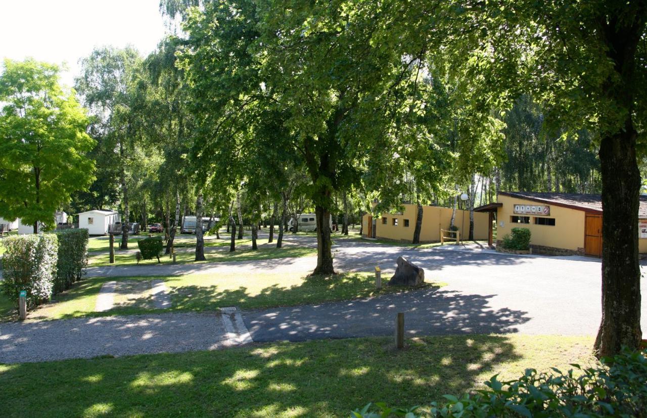 Mobil Homes Xxl2 4 Chambres - Camping Le Ranch Des Volcans Châtel-Guyon Exteriér fotografie