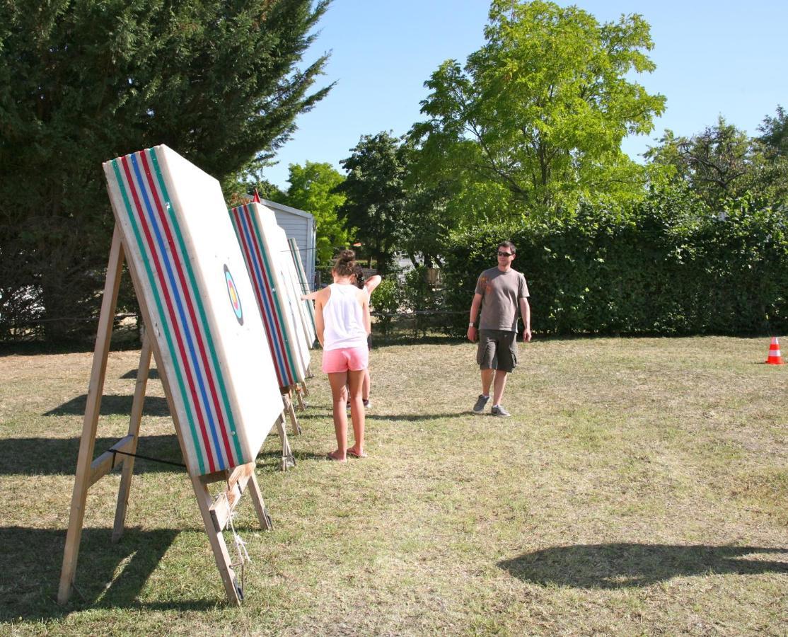 Mobil Homes Xxl2 4 Chambres - Camping Le Ranch Des Volcans Châtel-Guyon Exteriér fotografie