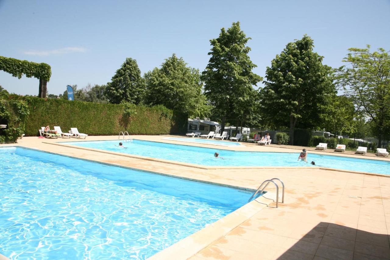 Mobil Homes Xxl2 4 Chambres - Camping Le Ranch Des Volcans Châtel-Guyon Exteriér fotografie
